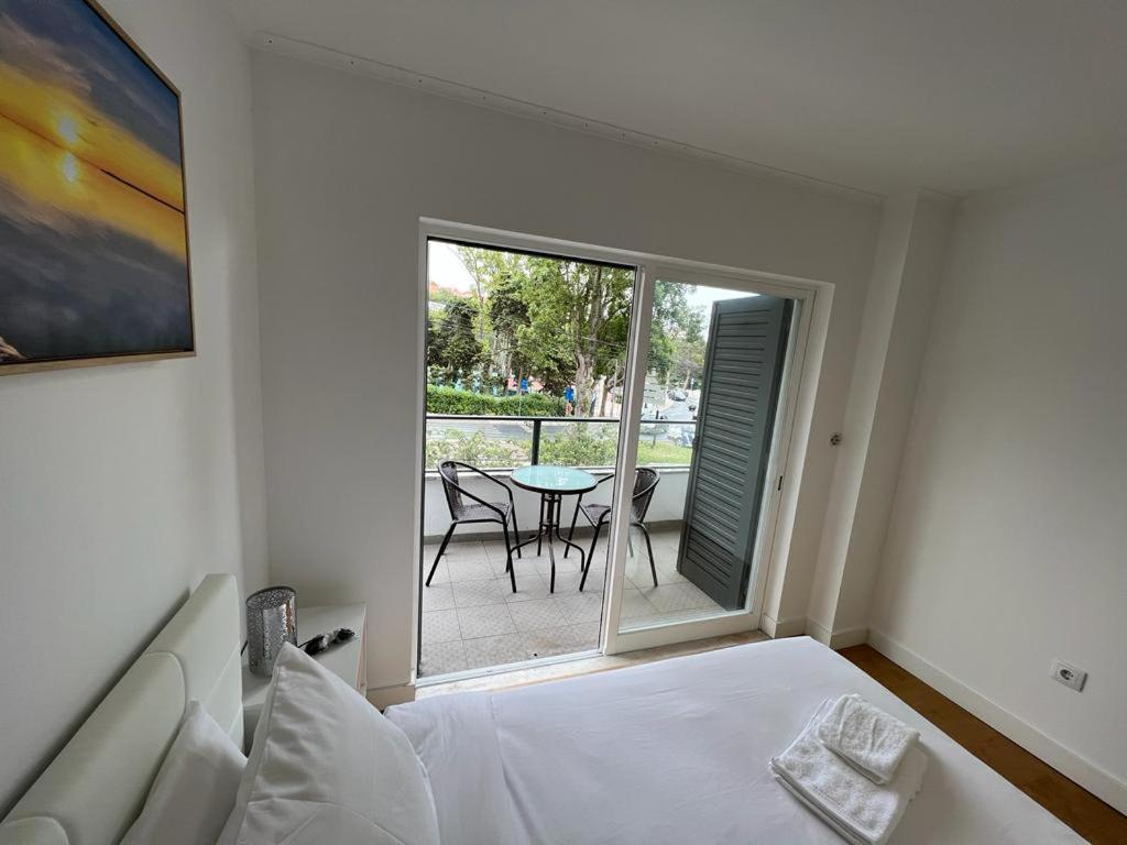 Oieras Beach Suite 2 - Large Double Room With En-Suite Bathroom And Balcony أويراس المظهر الخارجي الصورة