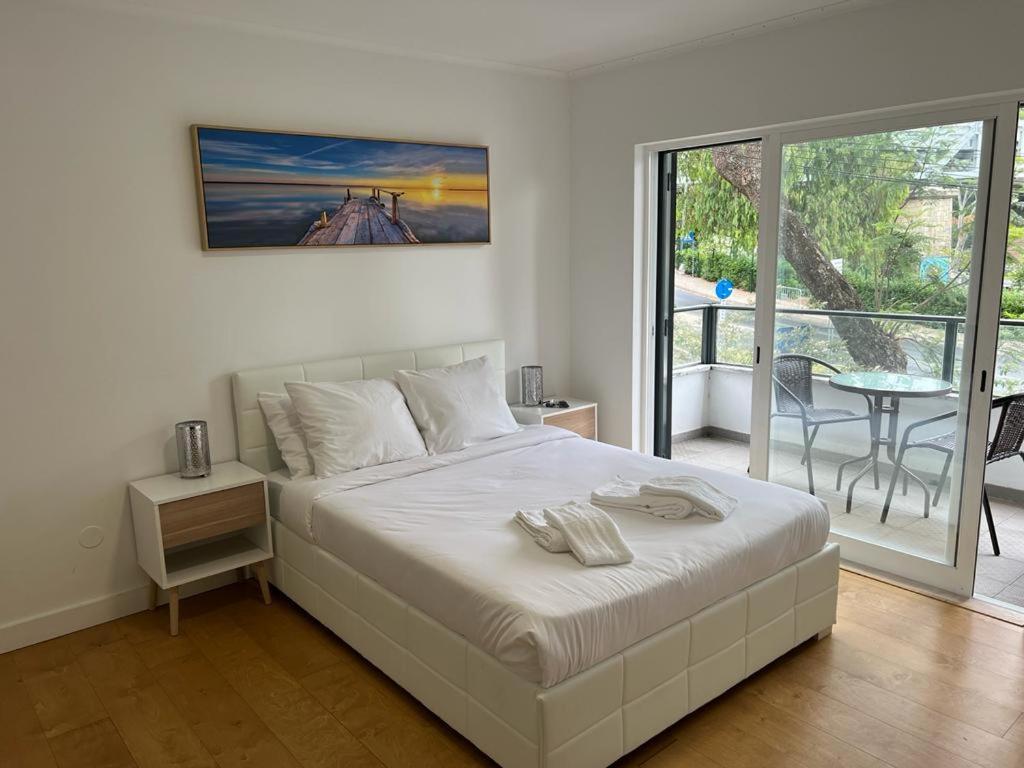 Oieras Beach Suite 2 - Large Double Room With En-Suite Bathroom And Balcony أويراس المظهر الخارجي الصورة